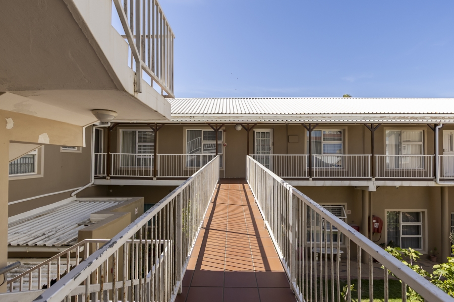 To Let 1 Bedroom Property for Rent in Van Ryneveld Western Cape